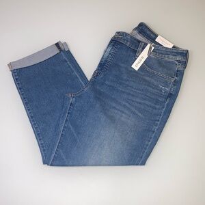 NWT Chico’s so slimming Girlfriend slim leg crop jeans